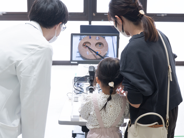 ドクターになろう！腹腔鏡手術体験