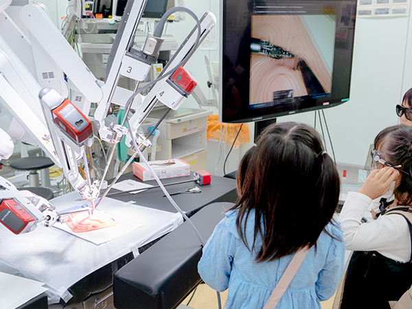 ロボット手術「ダビンチ」探検ツアー